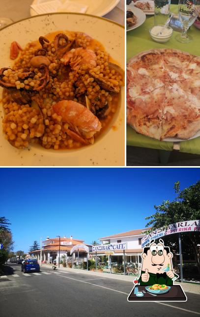 Questa è la foto che raffigura la cibo e esterno di Café Zanzibar