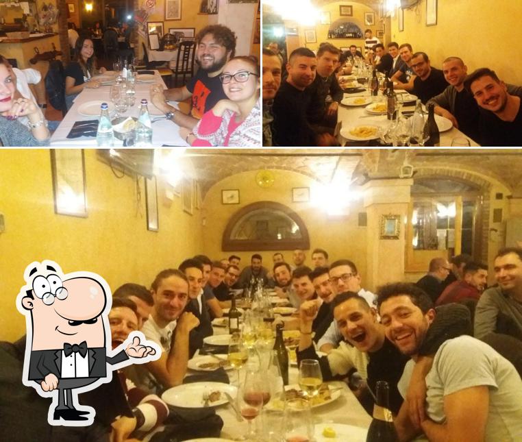 Dai un'occhiata agli interni di Borgo Della Sverginesca