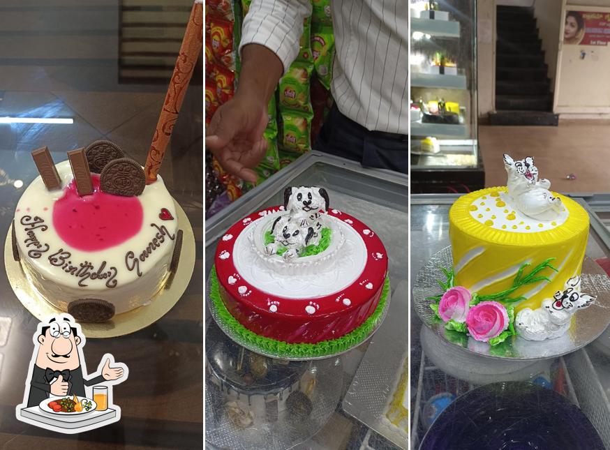 Food at Ganesh Bekary and Sweets