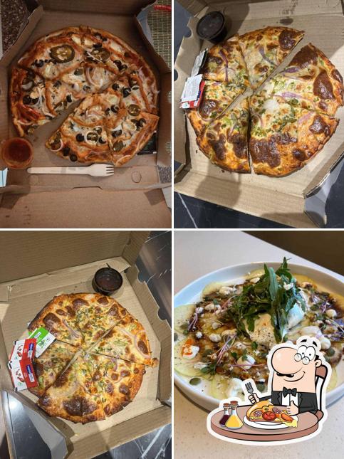 Order pizza at Fozzie's Pizzaiolo