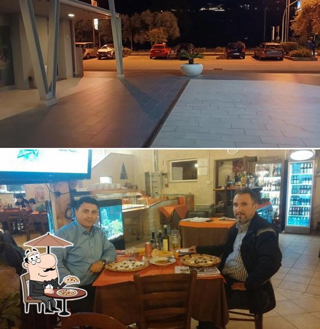 Goditi la vista dagli esterni di Pizzeria Al Porto Di Arco