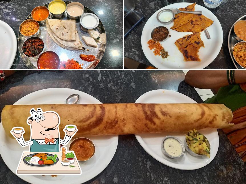 Food at Mai Marathi Shri Mahalaxmi Mahila Gruh Udhayog