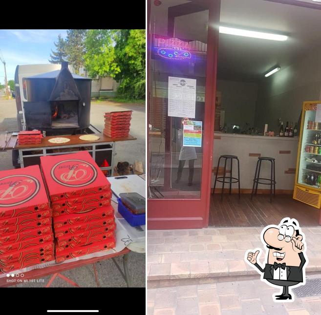Installez-vous à l'une des tables de Casti Pizza