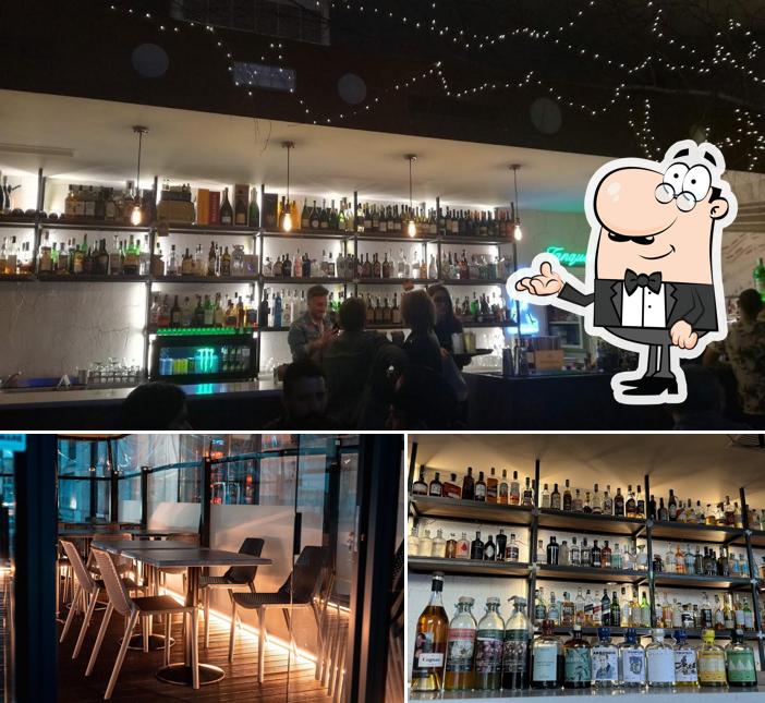Siediti a un tavolo di Sipario Alcolico Cocktail-Food-Wine