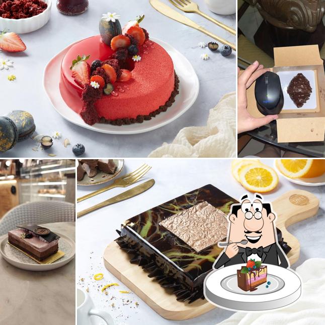 Chocolate cake at T'ART Cafe