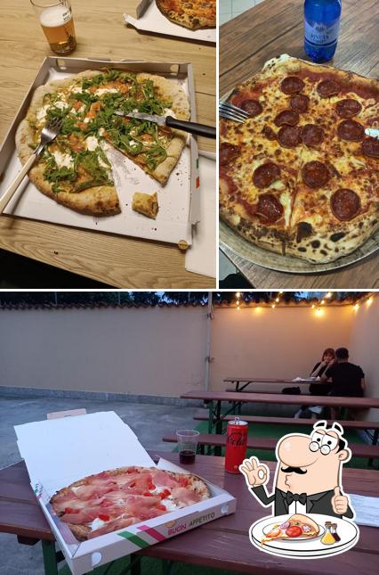 Scegli tra le svariate varianti di pizza