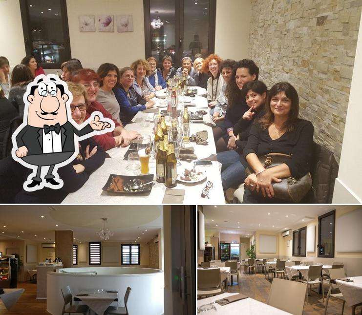 Siediti a un tavolo di Papéo