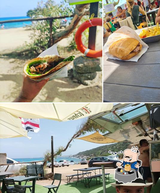 Rosticceria Il Girasole si caratterizza per la cibo e interni