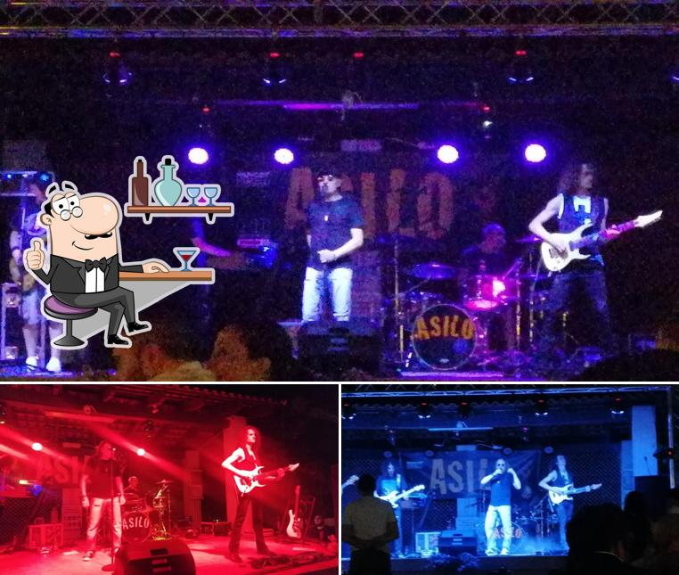 Siediti a un tavolo di Bar Sport Lobbi