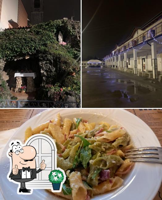 La esterno e cibo del ristorante