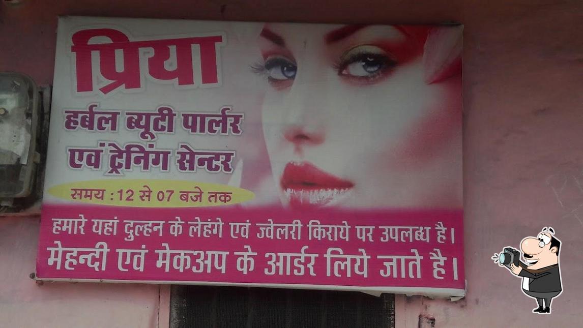 Here's a picture of Amit Friends Fast Food......?