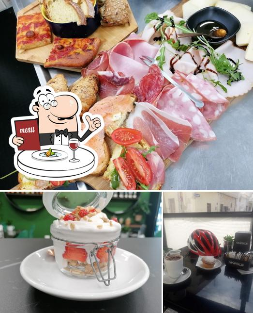 Cosmopolitan Café si caratterizza per la cibo e seo_images_cat_1471