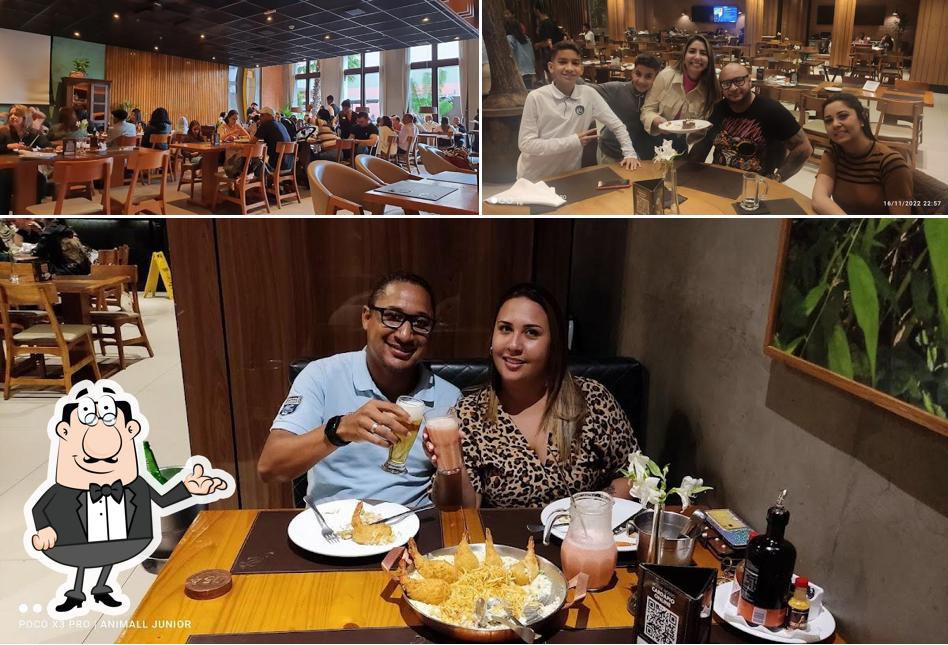 O interior do Coco Bambu