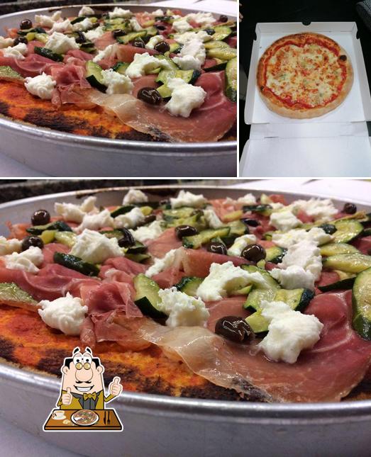 Prenditi una pizza a Pizzeria L'Amalfitana Di Gafforini Paolo