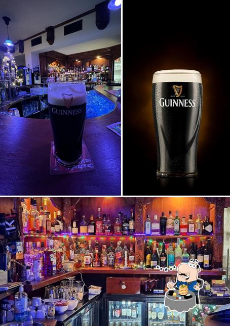 La immagine della cibo e interni di Samantha‘S Pub & Pizza