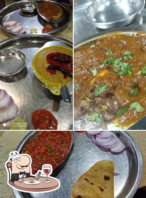 Food at Bharat Bhuvan Hotel