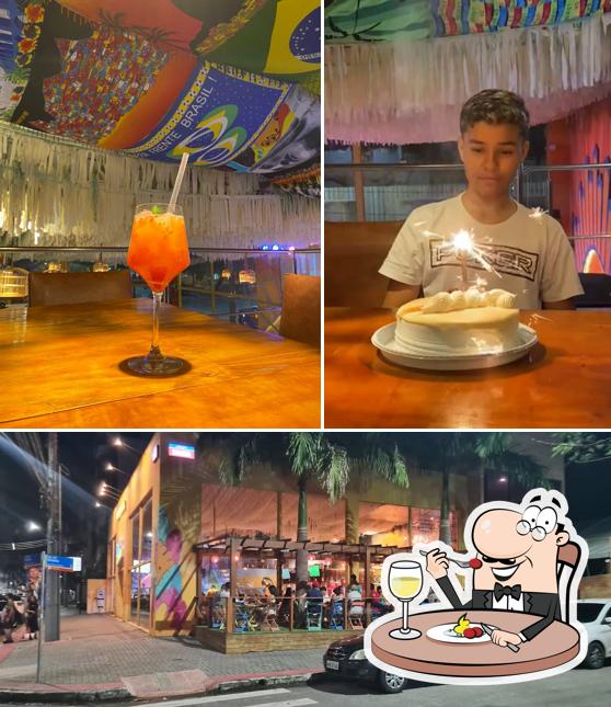 Entre diferentes coisas, comida e exterior podem ser encontrados a Farofa Carioca