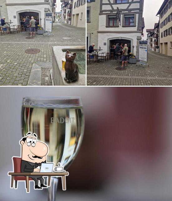 La immagine della interni e vino di Imbiss und Take Away zum Tiergarten