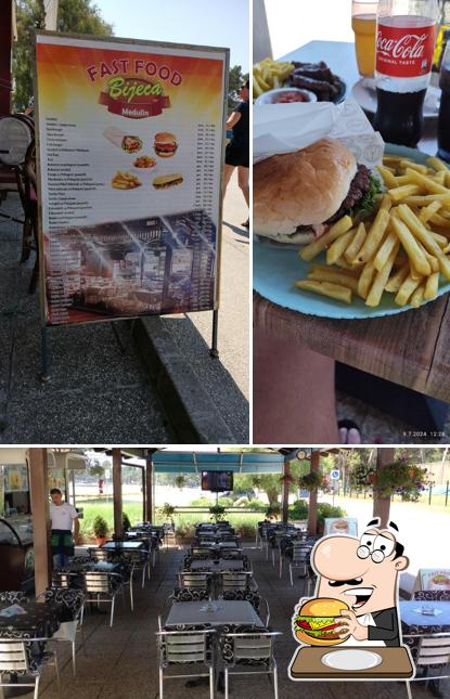 Prenditi un hamburger a Fast food Bijeca