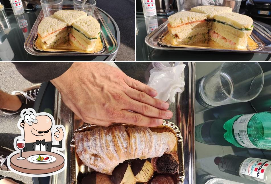 Platti al Pasticceria Caffetteria Luperini Rosena