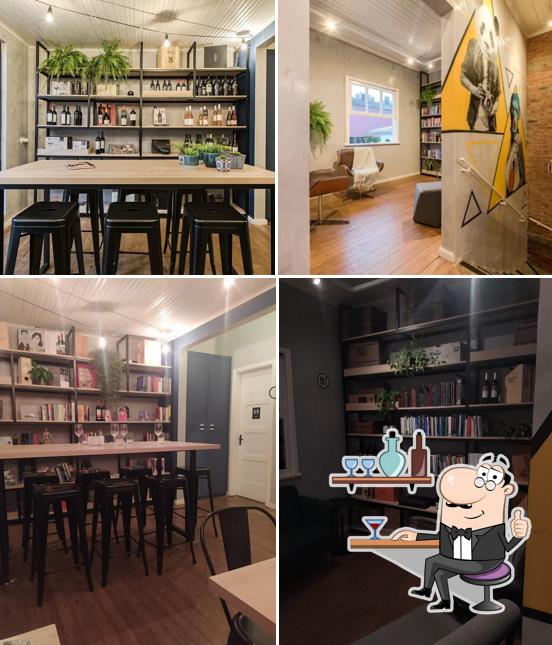 O interior do Gabo Livros e Vinhos