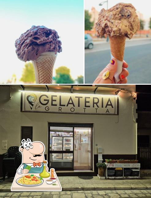 La foto della cibo e interni di La Grotta