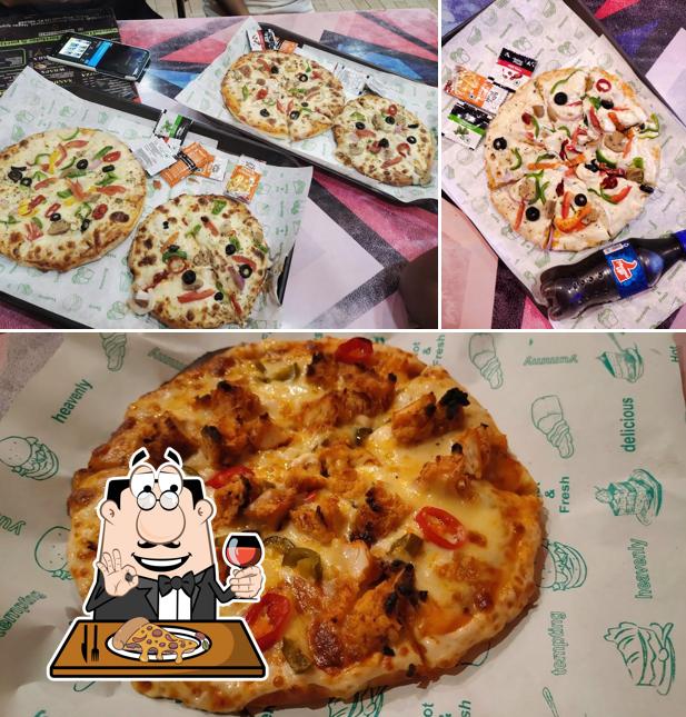 Try out pizza at PS CAFÉDO