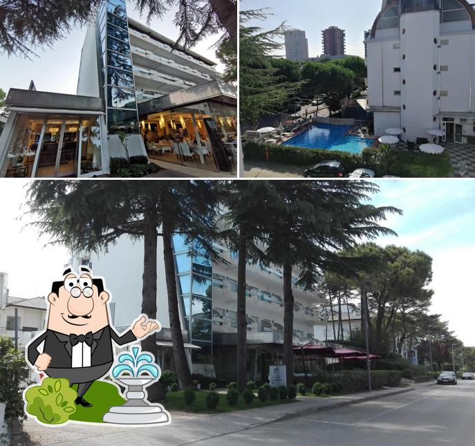 Gli esterni di Hotel Rex