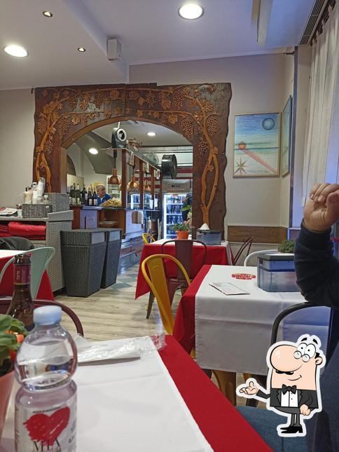 Gli interni di Hasta la Pizza