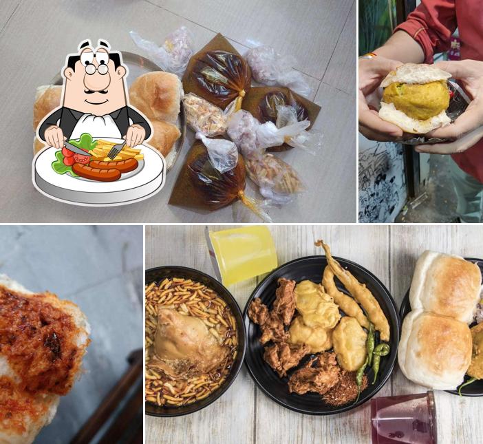 Food at Vidarbha Vadapav