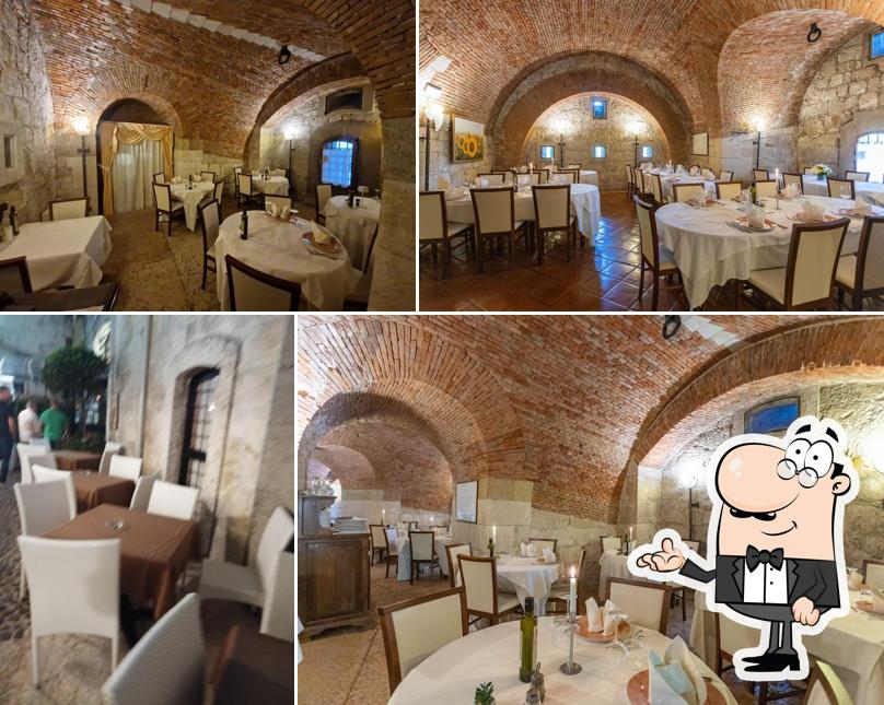 Siediti a un tavolo di Ristorante al Forte