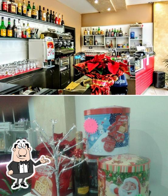 Siediti a un tavolo di Caffetteria Andreea