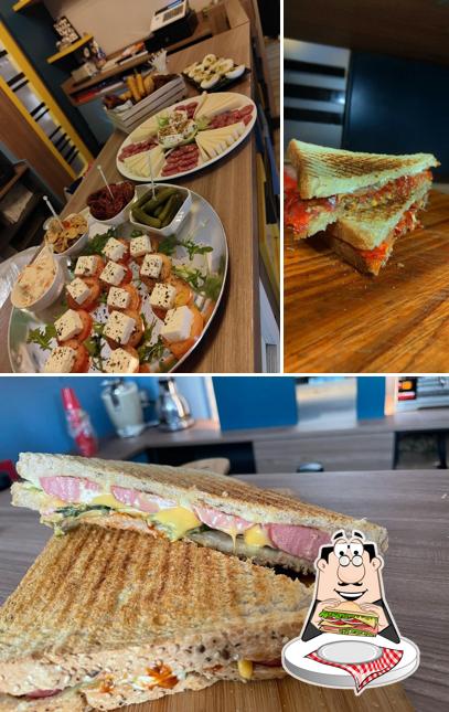 Club sandwich al TOAST & TOAST
