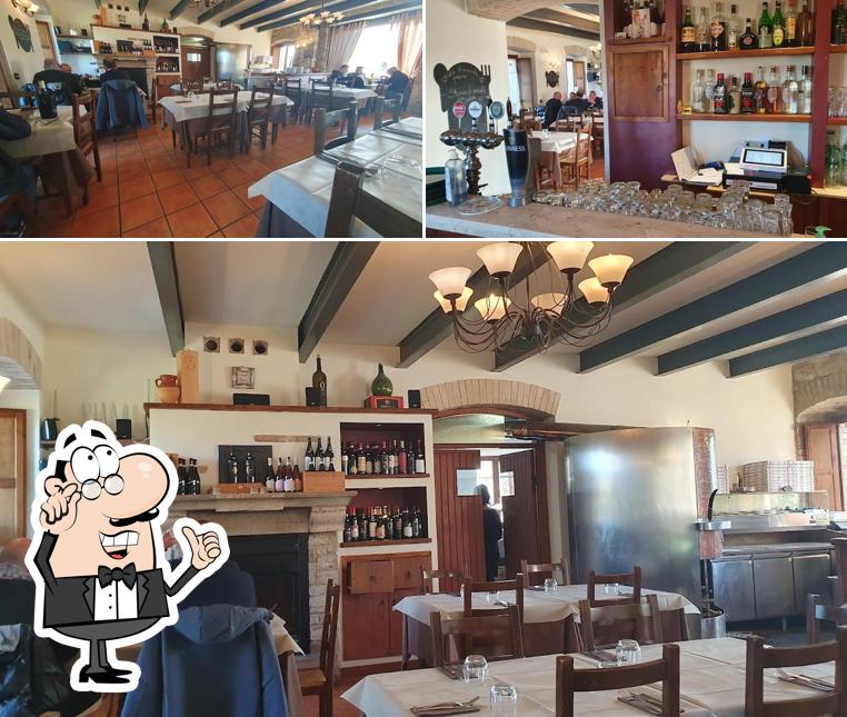 Siediti a un tavolo di La Locanda