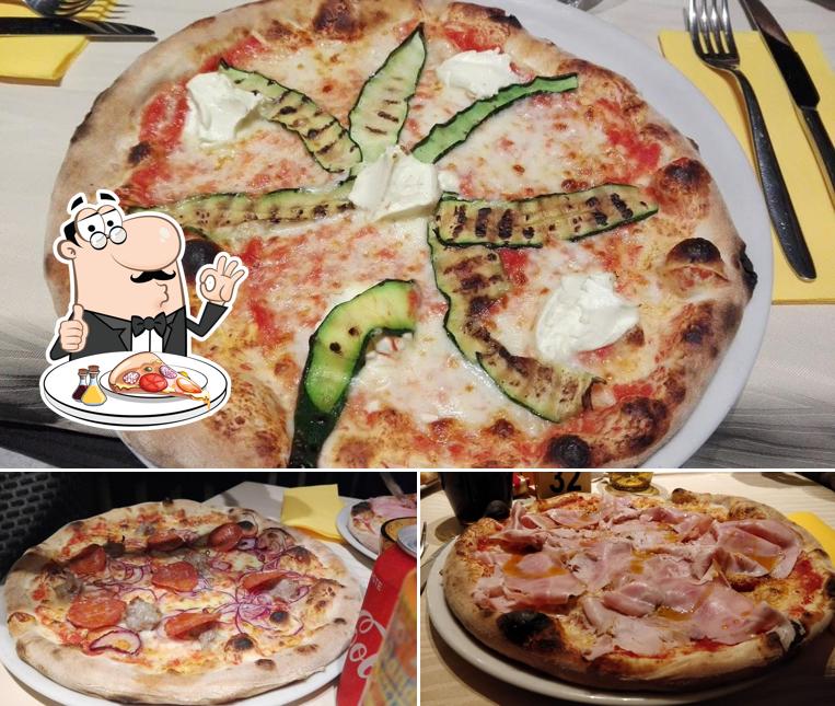 Scegli tra le svariate varianti di pizza