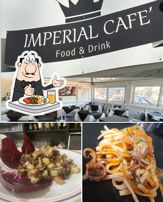 Questa è la foto che mostra la cibo e interni di Imperial Cafè