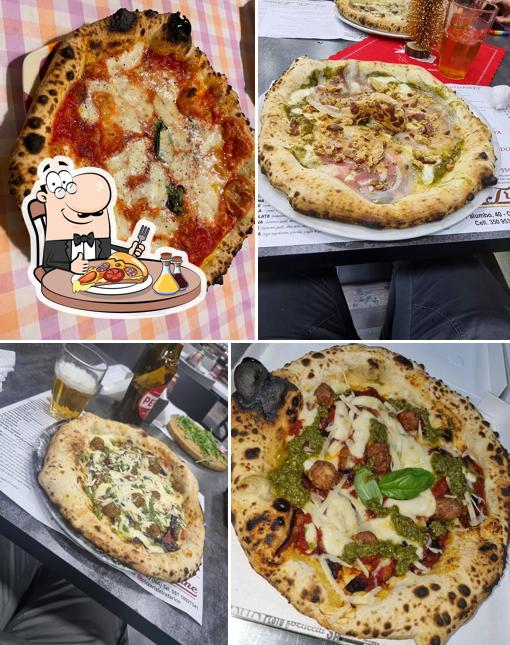Ordina una pizza a Pizzeria Tre Farine-Qualiano