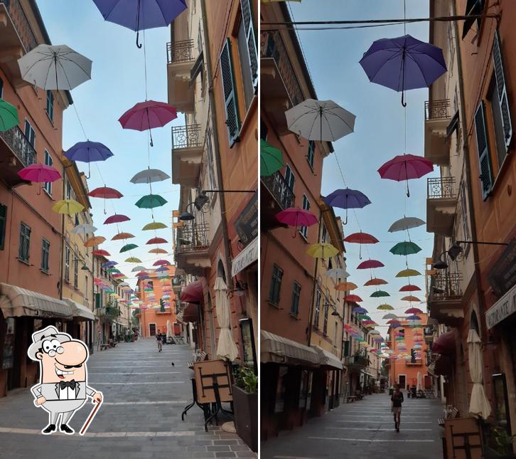 Guarda gli esterni di Dolce Amaro