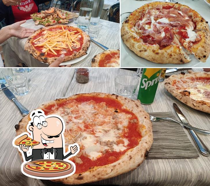 Ordina tra le svariate varianti di pizza