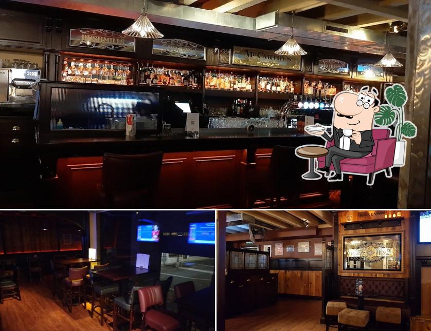 Dai un'occhiata agli interni di McCarthy's Irish Pub