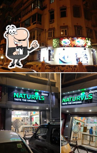 The exterior of Naturals Ice Cream