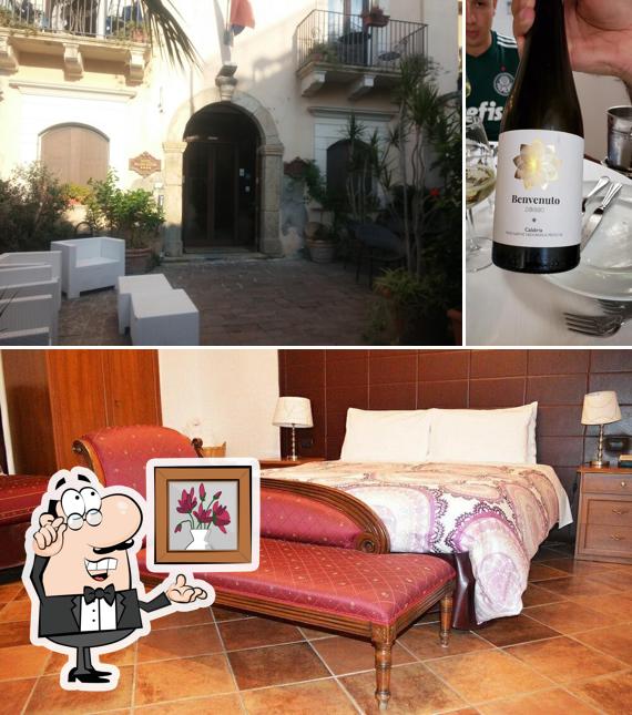 Siediti a un tavolo di Hotel Ristorante Palazzo Krataiis