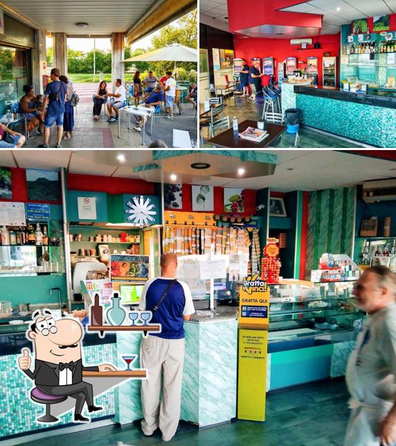 Dai un'occhiata agli interni di Bar Uffa Di Hu Shuei