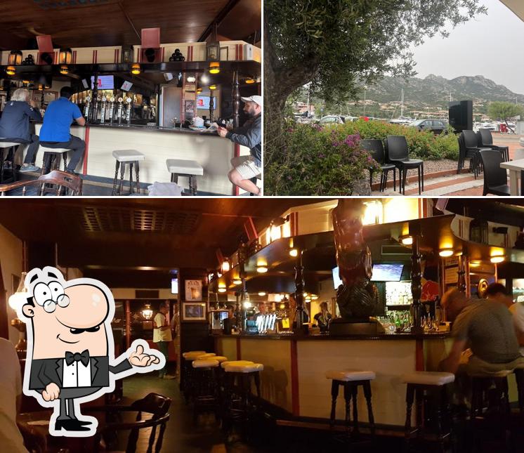 Dai un'occhiata agli interni di Lord Nelson Pub