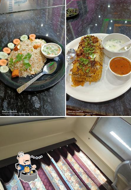 Among various things one can find food and interior at अन्नपूर्णा रेस्टॉरन्ट