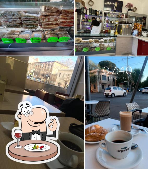 La immagine di cibo e interni da Snack Bar