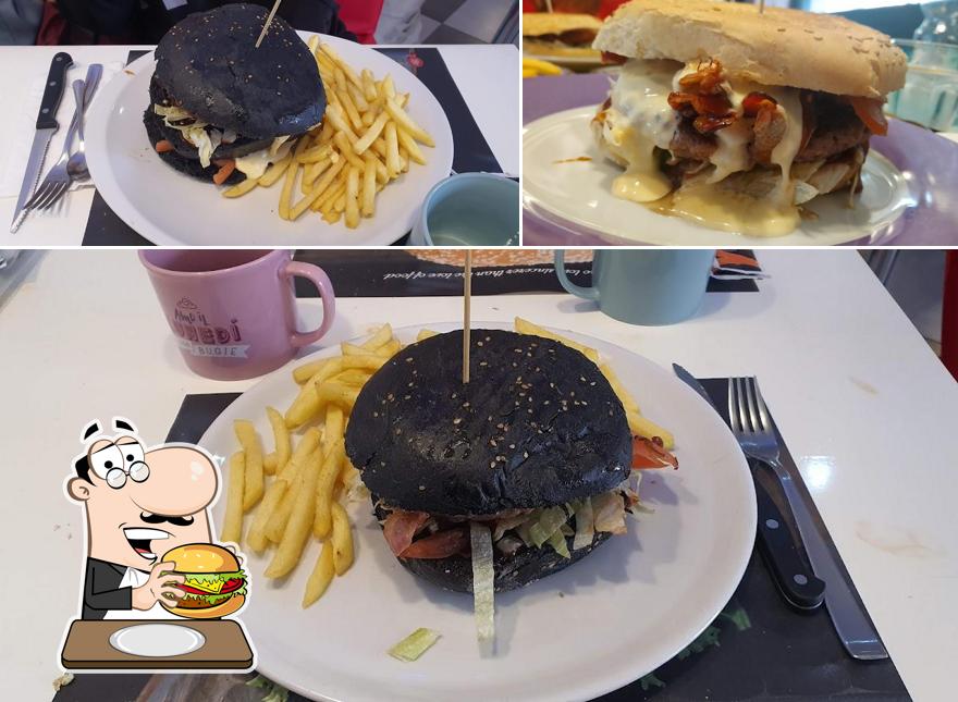 Prova uno dei tipi di hamburger proposti a Frank & Grace American Diner