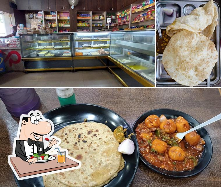 Food at Chacha Paratha