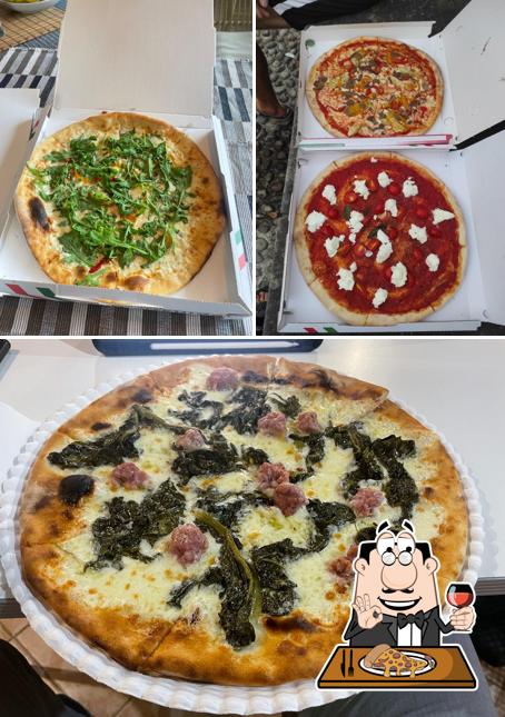 Scegli una pizza a Pizzeria Clara