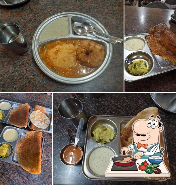 Chicken curry at Davanagere Benne Dose